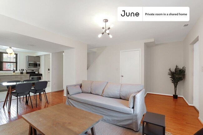 Room in Shared 5 bed/2 bath home in Logan Circle