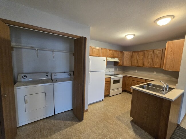 Photo - 611 Johnson St