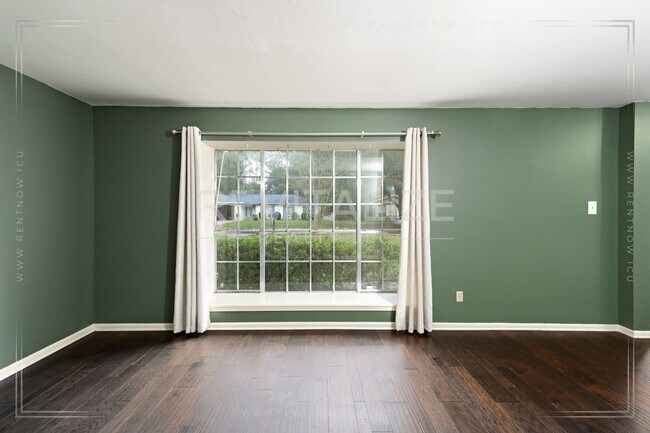Photo - 3/2 Brick Home with Sunroom, Deck, and Car...