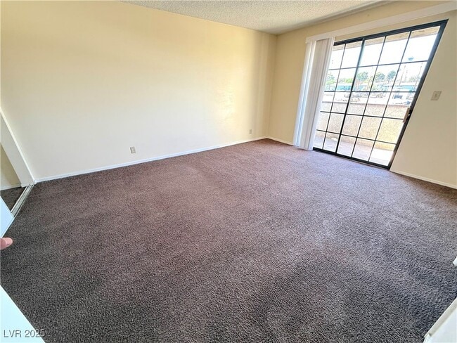 Building Photo - 2080 Karen Ave Unit 33