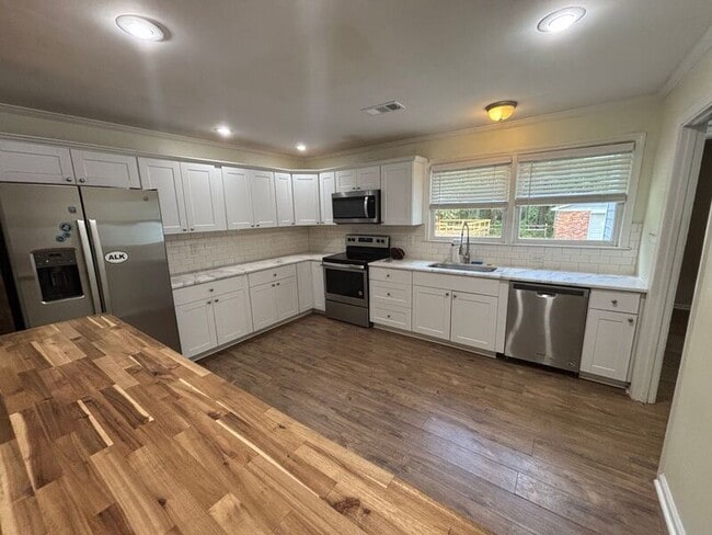 Photo - 816 Savage Rd