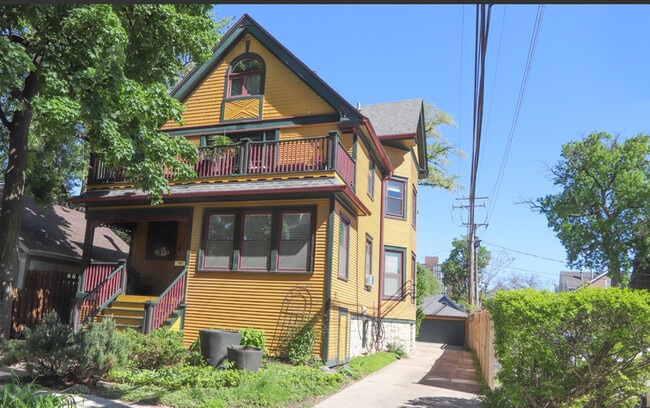 Building Photo - 916 Pleasant St Unit 1