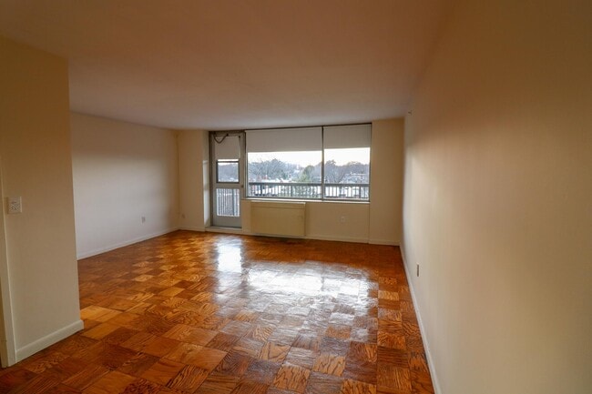 Building Photo - 101 Monmouth St Rental