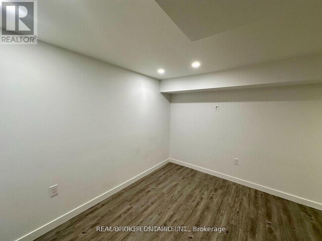 Photo - 66 Whitburn Crescent