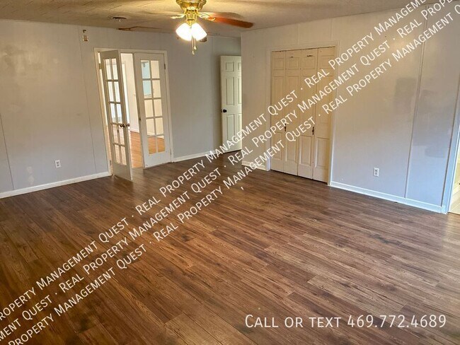 Photo - 1001 Crestview Dr