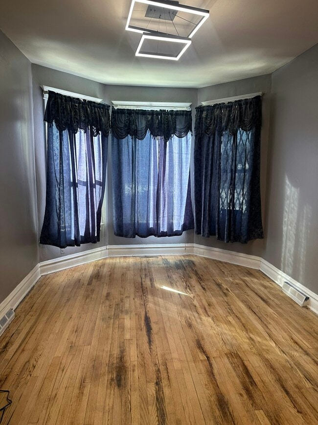 Photo - 6219 S Wood St