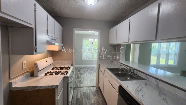 Photo - 5566 Windwood Rd