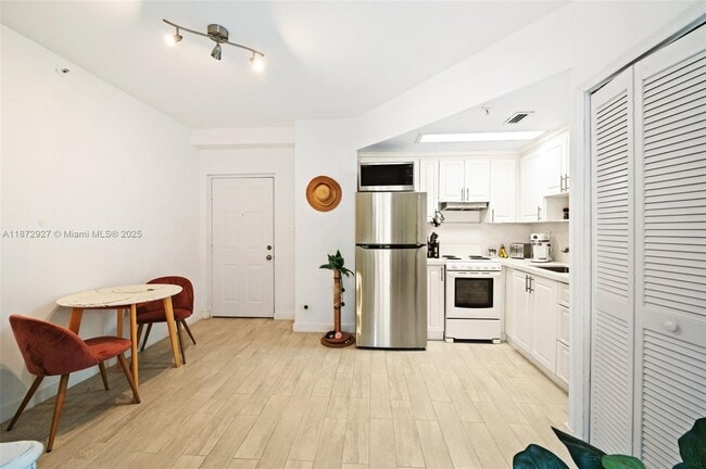 Photo - 3051 SW 27th Ave Unit 302