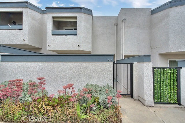 Building Photo - 686 E Workman St Rental