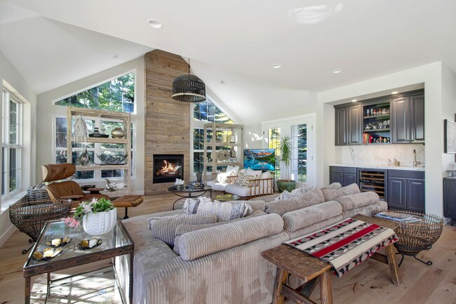 Photo - Winter Getaway, Cozy Mountain Modern Lodge