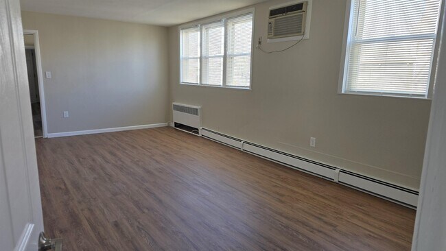 Photo - 667 Broadway Unit 1