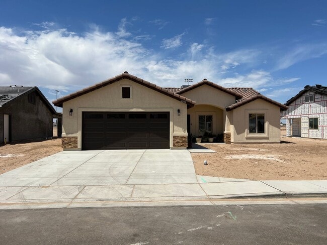 Building Photo - 3 Bedroom Split Floor Plan with 2 bathroom... Rental