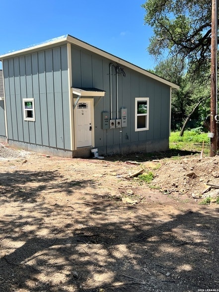 Building Photo - 494 Valley View St