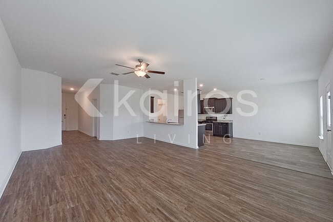 Photo - 946 Shady Brk