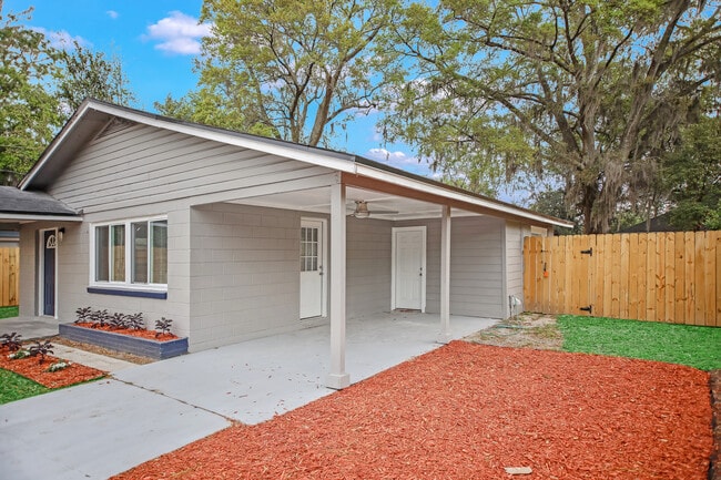 Photo - 237 N Bowlan St