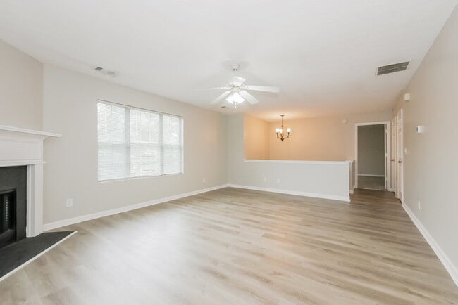 Photo - 1974 Oak Terrace Dr SE