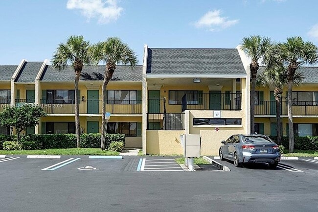 Building Photo - 1727 Meadows Cir W Unit 1727