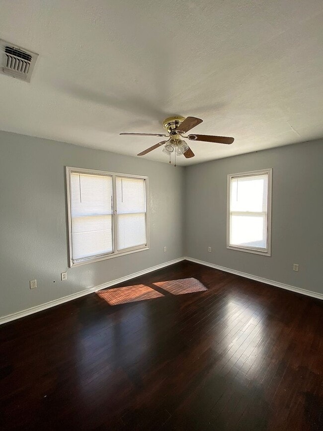 Photo - 225 St Johns St