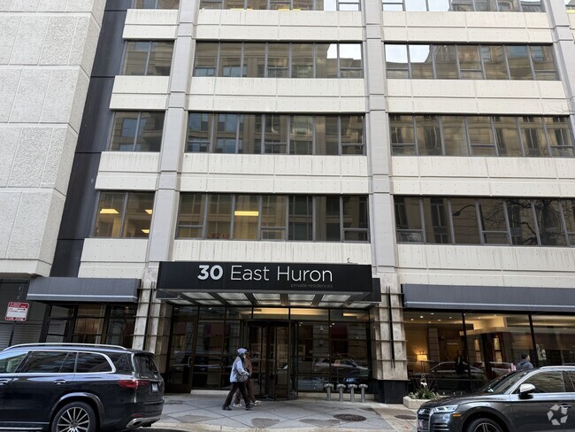 Building Photo - 30 E Huron St Rental