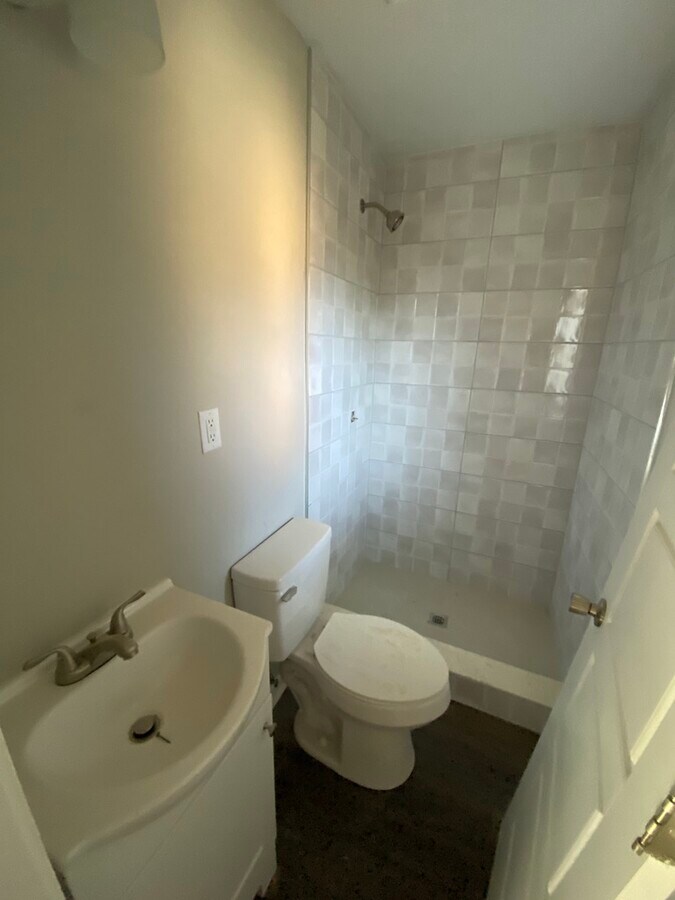 Photo - 8231 Newport Rd