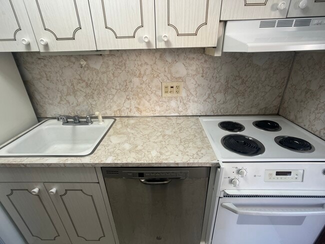 Photo - 123 Sewall Ave Unit 2D