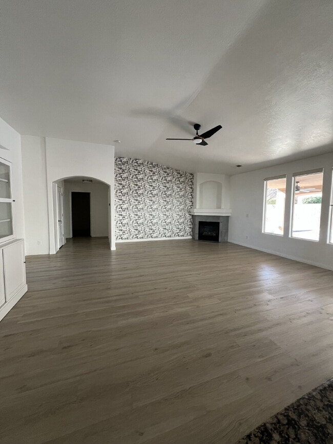 Photo - "Spacious 5-Bedroom Oasis with 3 Full Baths in Beautiful St. George – 2,998 Sq. Ft. of Comfort!"