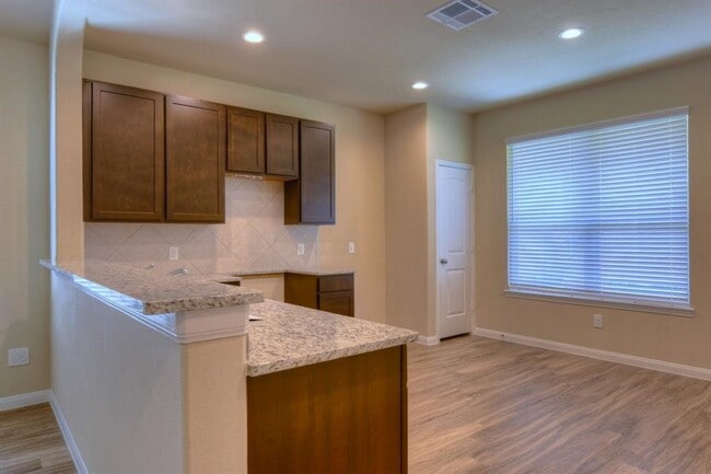 Photo - 3213 Buttercup Dr