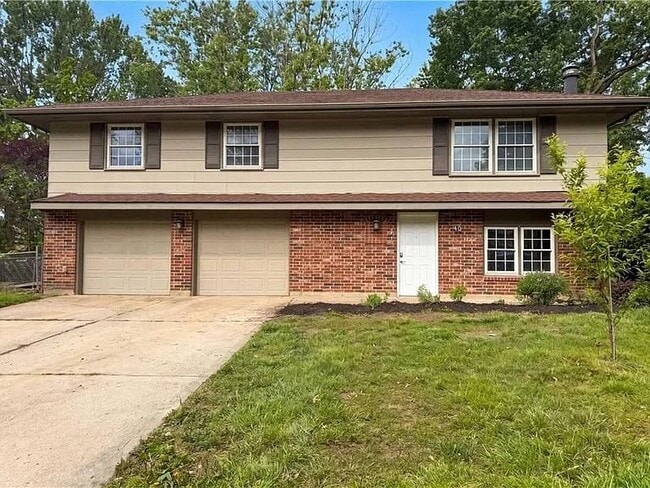 Photo - 1913 NE Grant Cir