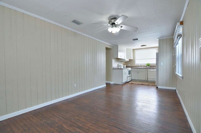 Photo - 2649 1/2 Dartmouth Ave N