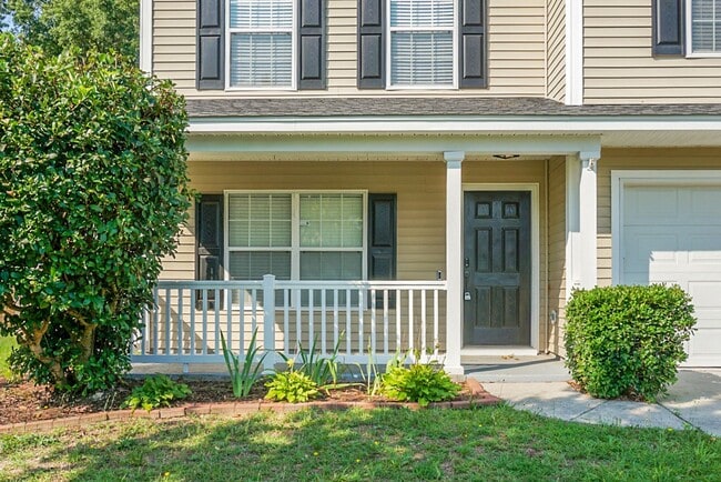Building Photo - Spacious 2 Story, 4 BR, 2.5 BA, 2 Car Gara... Rental