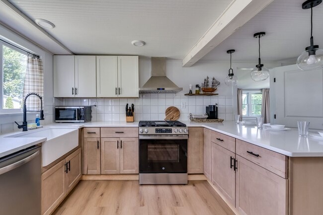 Building Photo - **Furnished Winter Rental** - Sackets Harbor