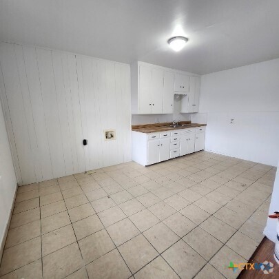 Building Photo - 1508 N College St Rental