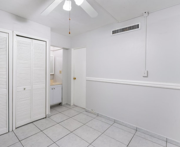 Building Photo - 6436 Miami Lakes Dr