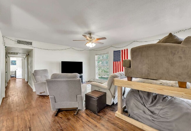 Photo - 520 Helena St