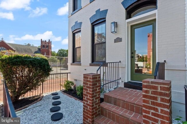 Photo - 116 Thomas St NW