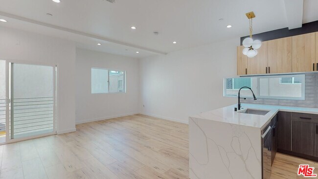 16012 Cantlay St Unidad A