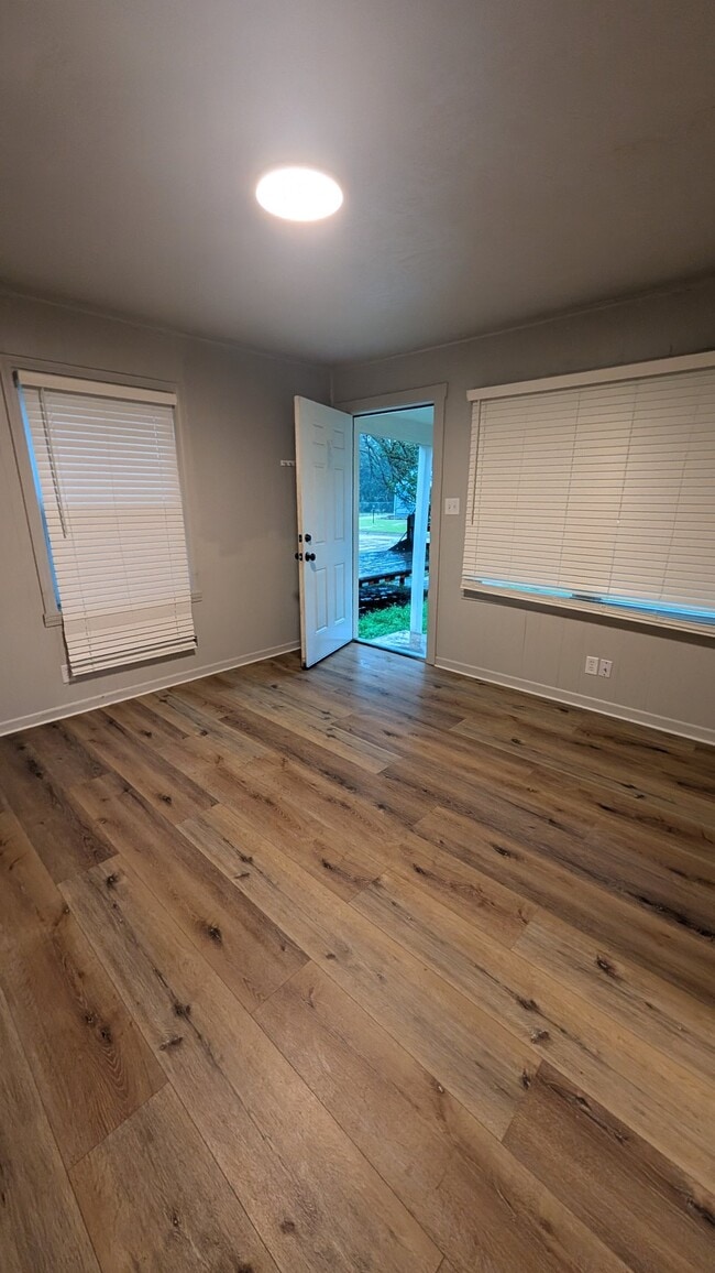 Building Photo - 622 N 12th St