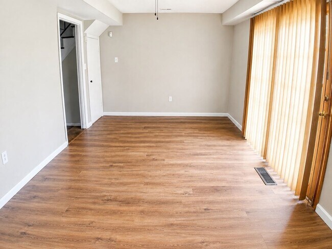 6 Hepburn Ln