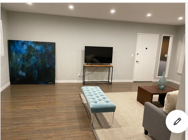 Photo - 348 S Elm Dr