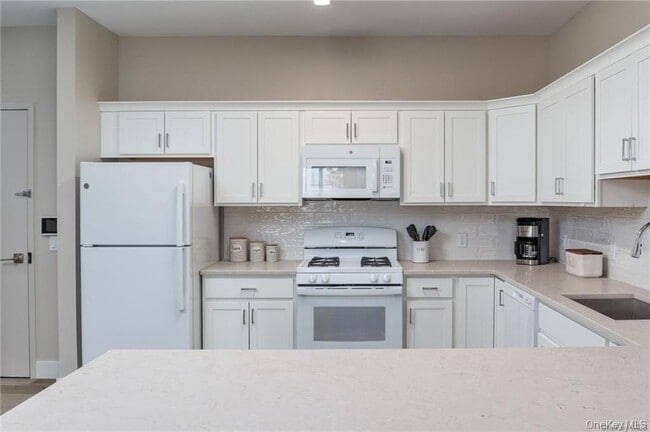 Photo - 6 N Midland Ave