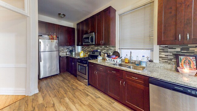 Photo - 1252 W Elmdale Ave Apartment Unit 1