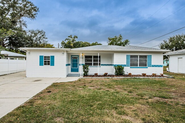 Central Gulfport - 3 Bedroom 2 Bath Home - Central Gulfport - 3 Bedroom 2 Bath Home