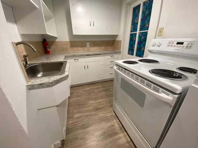 Photo - Charming Studio with Shared Patio and Coin-Op Laundry Unit PATGEO-2