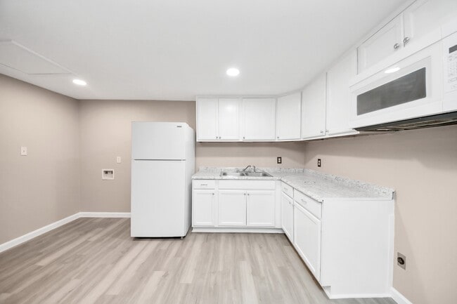 Photo - 17111 River Rd Unit B