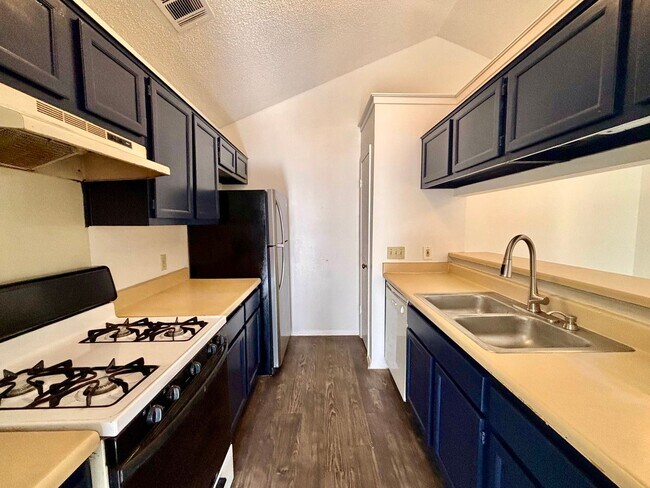 Photo - Dellrey-12309 Unit A