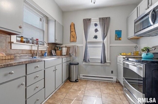 Building Photo - 860 Loraine Ave Unit 864 Loraine