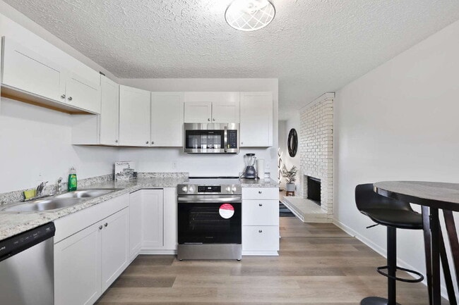 Photo - Fully furnished, 2BR Duplex near major healthcare employment centers, colleges, universities, and...