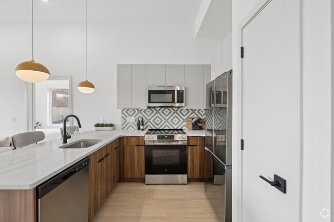 2BR, 2BA - 890SF - Kitchen