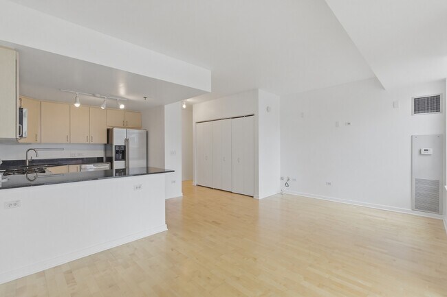 Photo - 330 W Grand Ave Unit # 0808