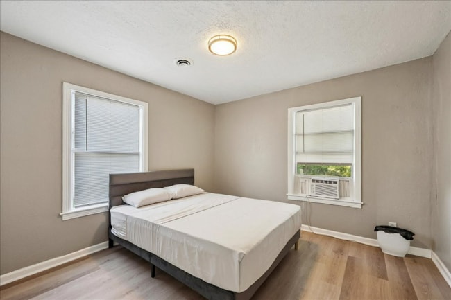 Photo - 1010 West Dr